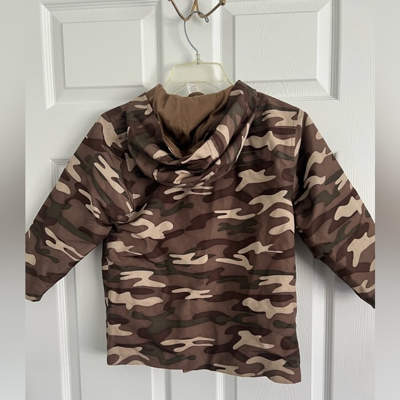 Size 6 Gymboree lined camouflage rain jacket. - Picture 3 of 6